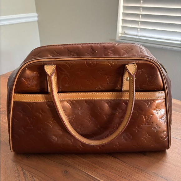 Louis Vuitton EUC Vernis Boston bag in bronze -Authentic - Picture 4 of 8